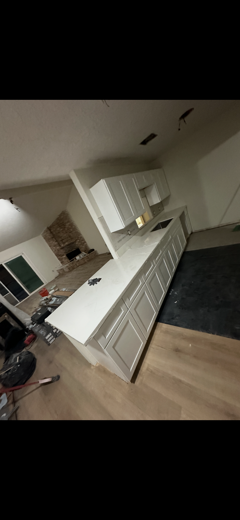 White shaker kitchen and peninsula with quartz countertops by Rodriguez Cabinets in Houston